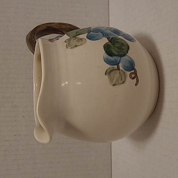 Vintage Metlox Poppytrail Large Creamer with Blue Grapes - Picture 8 of 16